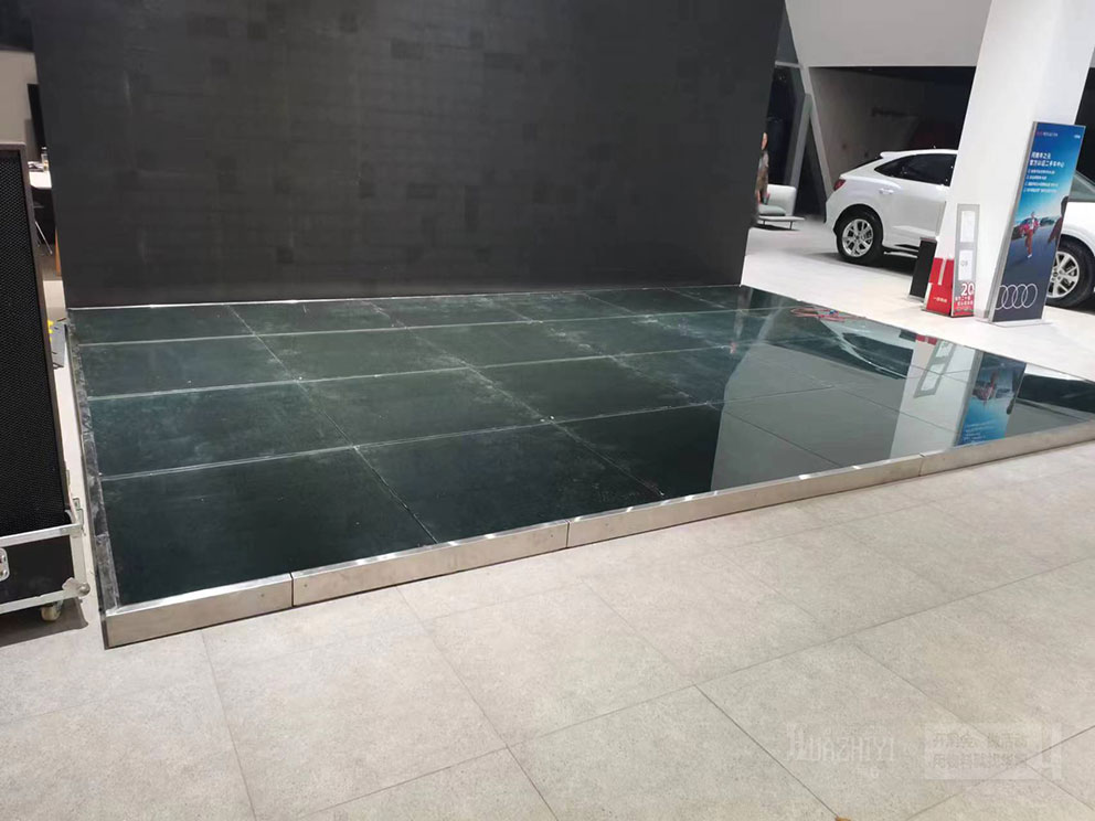 豐之元玻璃地臺現(xiàn)場鋪設