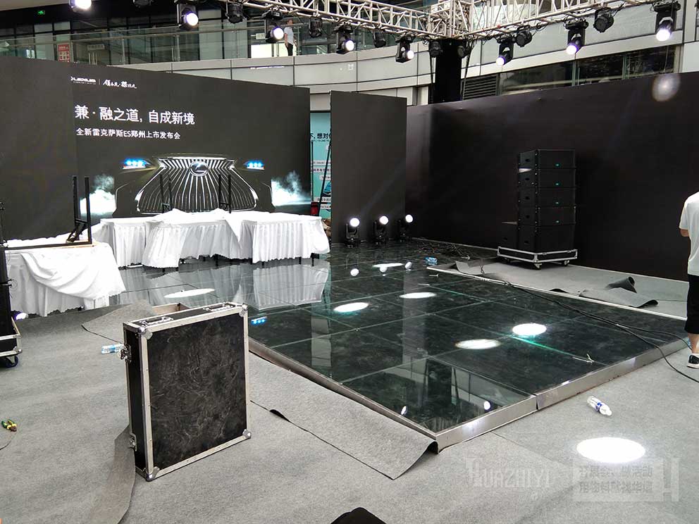 品牌汽車發布會搭建玻璃地臺
