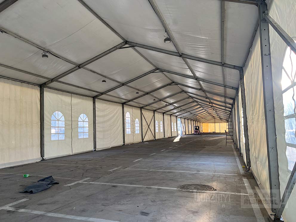 華熠篷房租賃廠家搭建百榮展銷會篷房現場