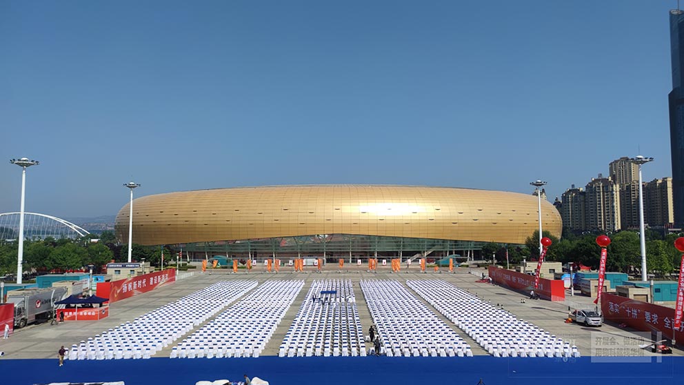 桌椅出租廠家提供第二十九屆三門峽黃河文化旅游節(jié)開幕式現(xiàn)場(chǎng)貴賓椅