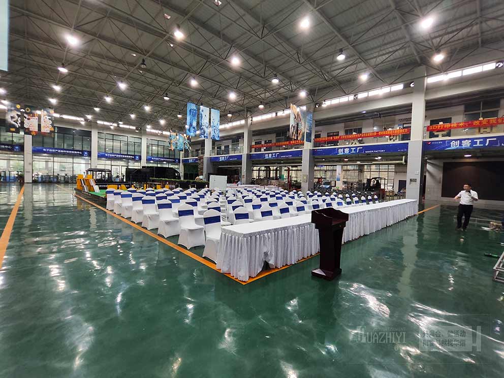 鄭州物料出租廠家可以提供舞臺接待臺等相關(guān)設(shè)備租賃服務(wù)