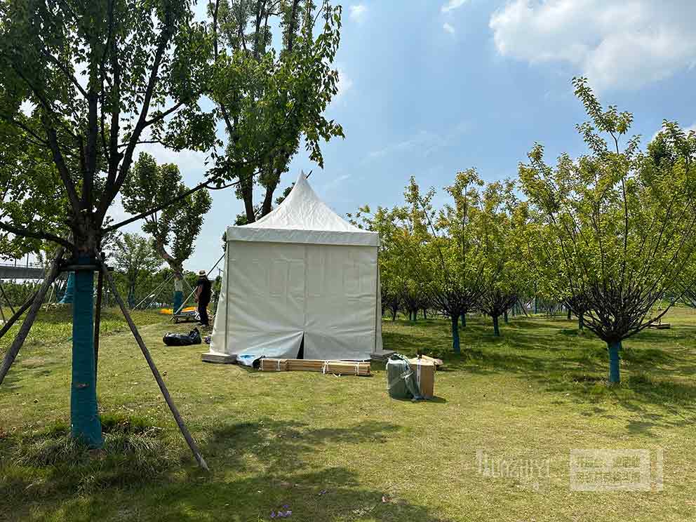 鄭州篷房租賃搭建電音節尖頂篷房作為休息室來使用