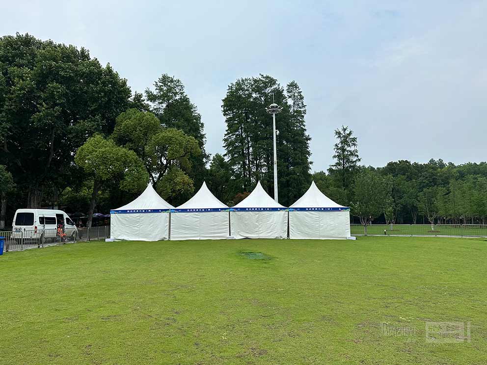 鄭州尖頂篷房出租還可以搭建在草地上,清新美觀