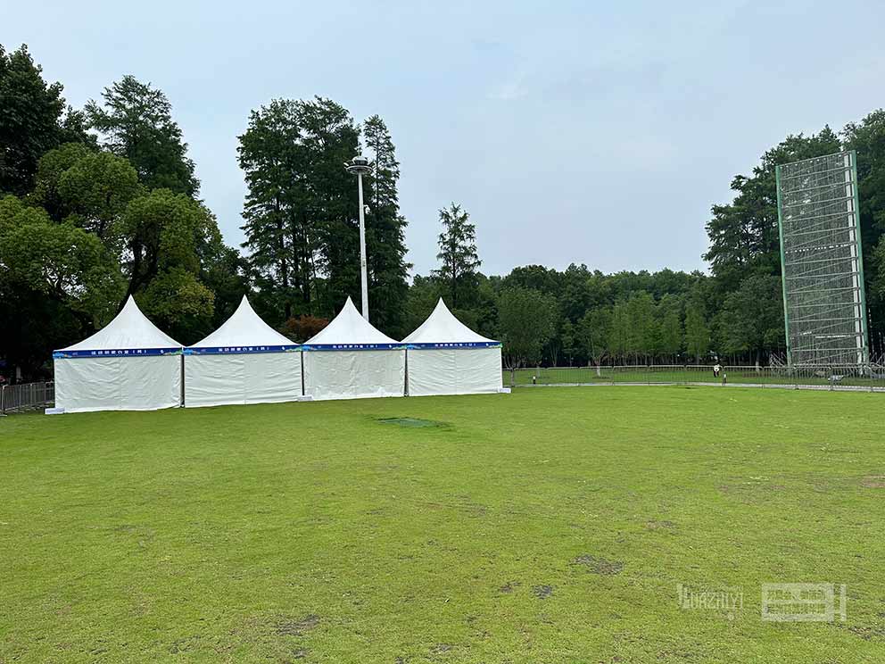 鄭州尖頂篷房出租還可以搭建在草地上,清新美觀