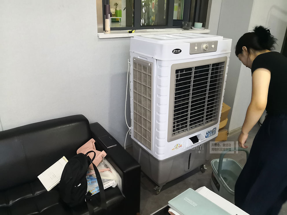中原商貿城室內使用鄭州華熠空調扇租賃來降溫