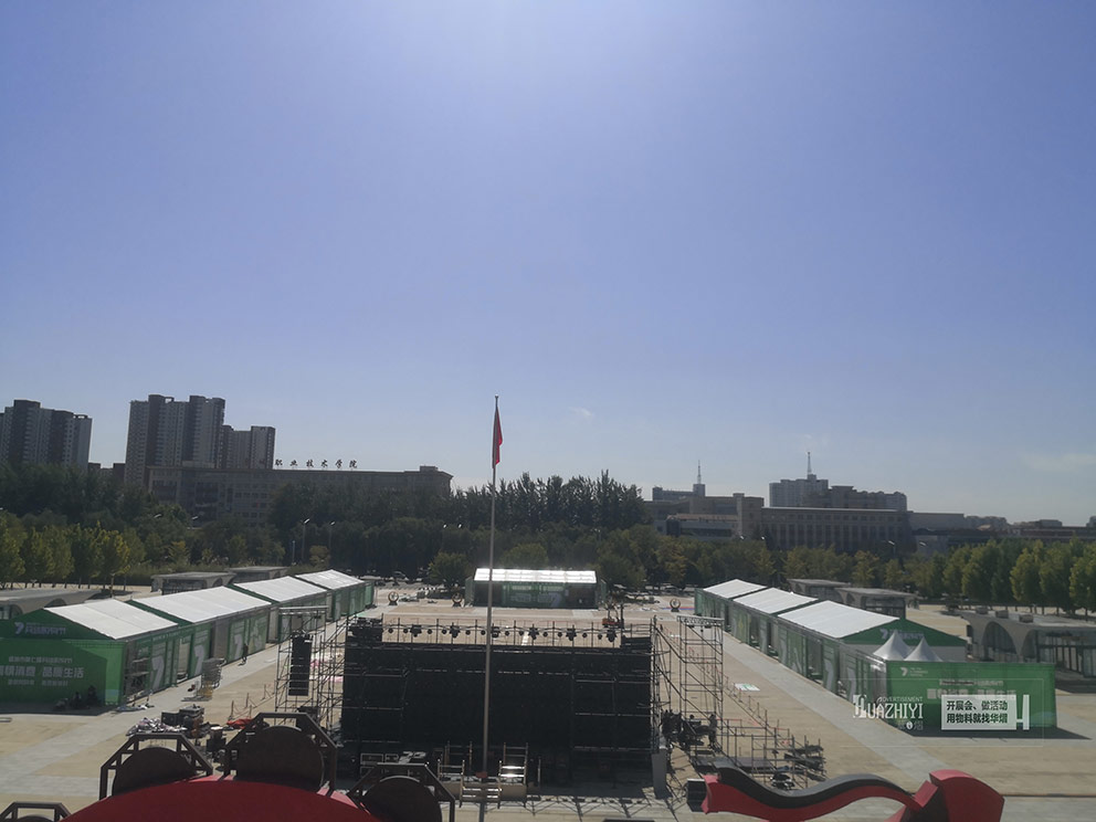 鄭州篷房出租搭建的尖頂篷房用在購物節很合適