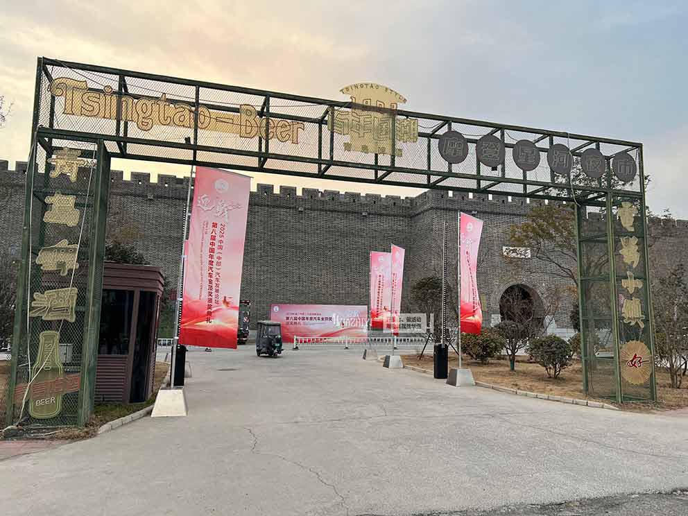 鄭州道旗出租定制畫(huà)面是什么材質(zhì)?