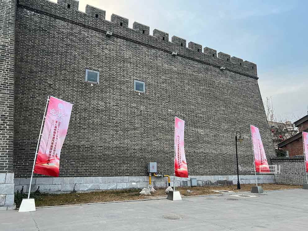 鄭州道旗出租定制畫(huà)面是什么材質(zhì)?