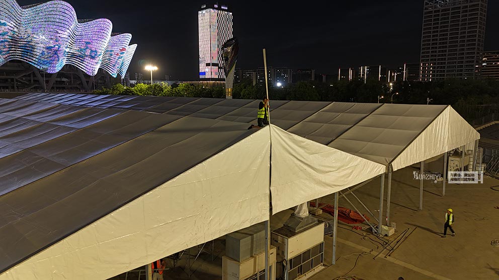 華熠篷房租賃公司搭建西安華夏家博會展銷會大型篷房