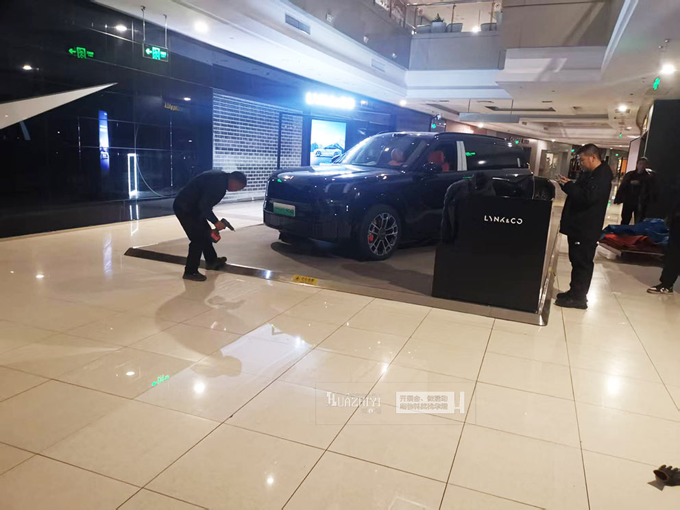 鄭州車展地臺租賃:防滑耐磨易清潔,提升展臺質(zhì)感