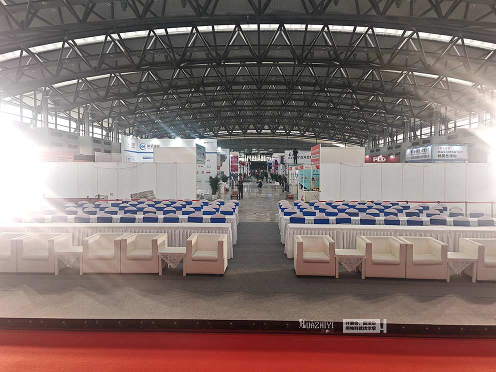 2026新疆國際塑料產(chǎn)業(yè)博覽會(huì)，華熠沙發(fā)桌椅出租助力布場